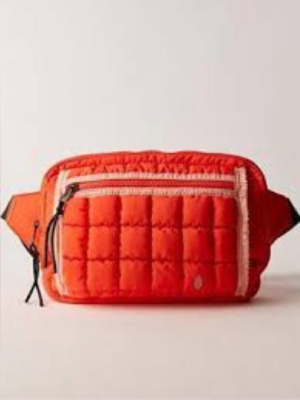 FREE PEOPLE - Flame Muff Quilted Sling Bag